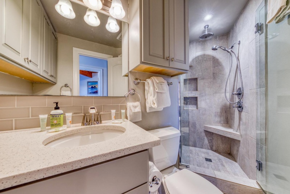 Breaker View Main image